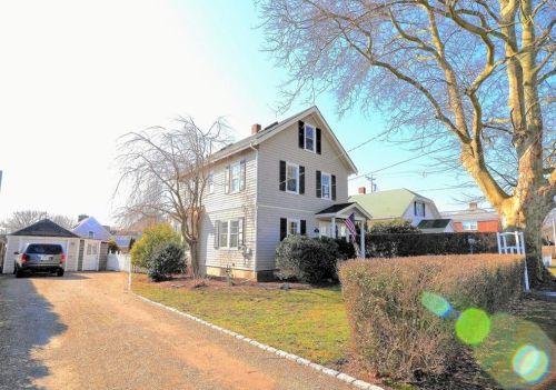 131 Kay St, Middletown, RI 02840-2831