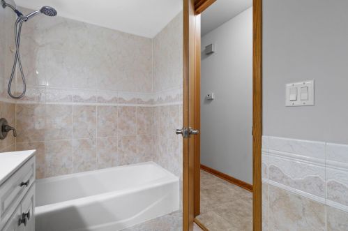 2231 Mallory Ave, Milwaukee WI 53221-4262 exterior