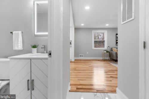 8916 Copenhaver Dr, Rockville MD  20854-3009 exterior