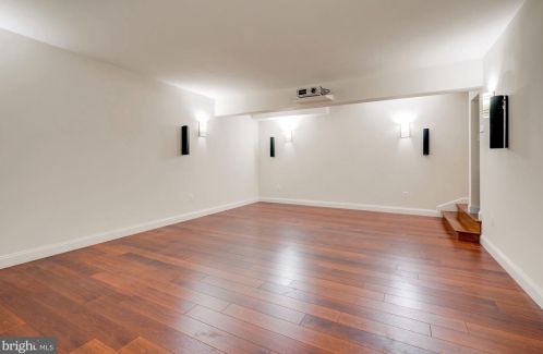 8505 Carlynn Dr, Bethesda MD 20817-4310 exterior