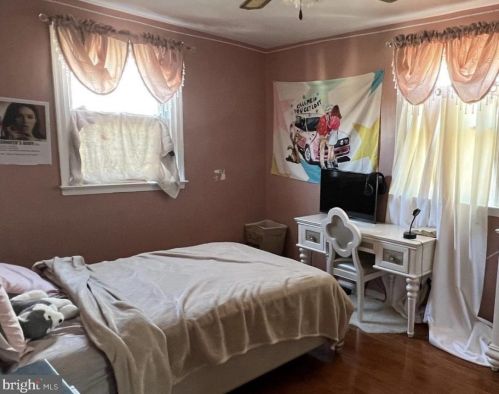 823 Longshore Ave, Philadelphia PA  19111-4422 exterior