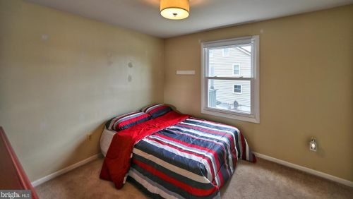 1 Hamilton Lk Dr, Trenton NJ 08619-3437 exterior