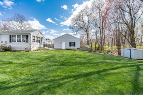 10 Montclair Dr, Enfield CT 06082-3025 exterior