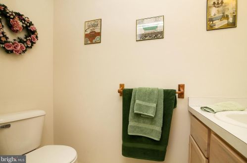 9 Kimberly Dr, Runnemede NJ 08078-2104 exterior