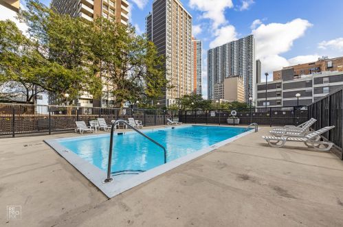 6166 Sheridan Rd, Chicago IL  60660-2836 exterior