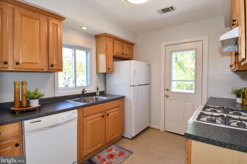 1023 19 St, Arlington VA 22202-1611 exterior