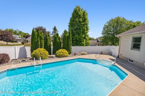 502 Brunswick Dr, Dewitt MI 48820-9189 exterior