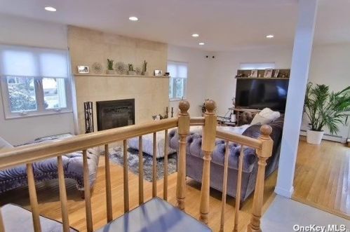 72 Shinbone Ln, Commack NY 11725-5517 exterior