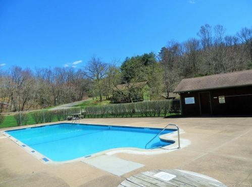 125 Cliffside Dr, Manchester CT  06042-3474 exterior