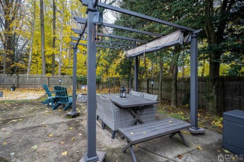 133 Hoover Ave, Edison NJ 08837-2669 exterior