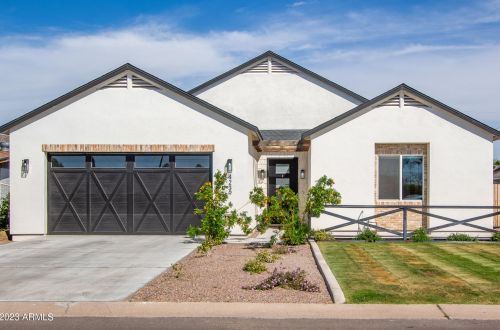 4239 42nd St, Phoenix AZ  85018-4207 exterior