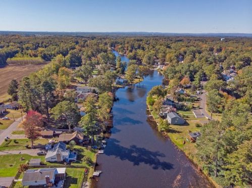 173 Cottage Rd, Enfield CT 06082-2209 exterior