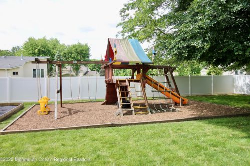 89 Double Crk Pkwy, East Freehold NJ 07728-3014 exterior