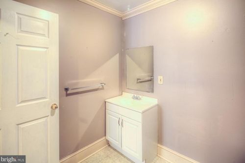 412 Delaware St, New Castle DE 19720-5045 exterior