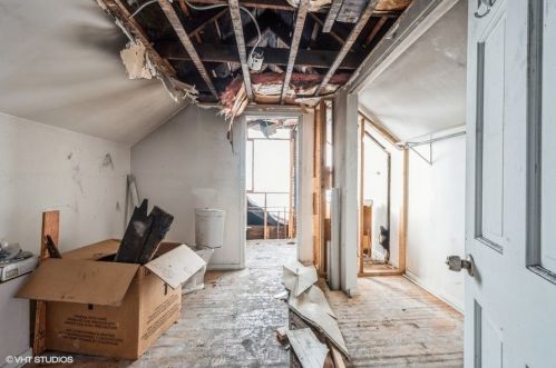 814 Leavitt St, Chicago IL 60622-8699 exterior