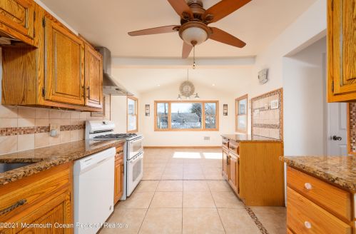 12 Crk Rd, Hazlet NJ 07730-2205 exterior