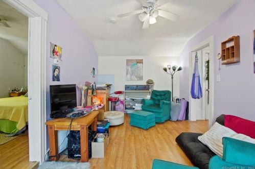 142 East St, Wallingford CT 06492-4006 exterior