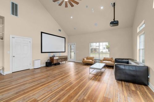 1105 Crystal Crk Dr, Austin TX 78746-4728 exterior