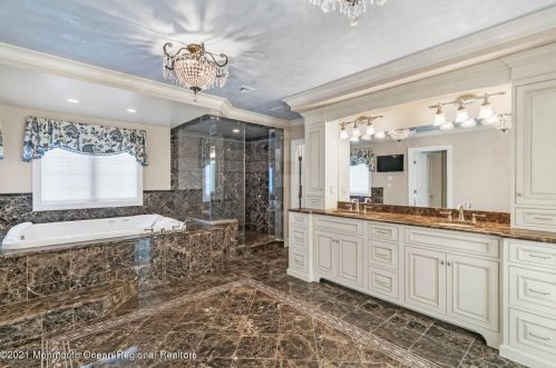 41 Marlpit Pl, Middletown NJ 07748-2028 exterior