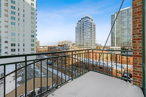 1632 Indiana Ave, Chicago IL 60616-1327 exterior