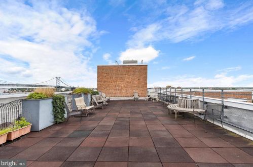 22 Front St, Philadelphia PA  19106-3354 exterior