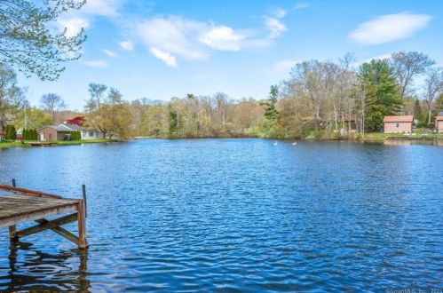 10 Grieb Trl, Wallingford CT  06492-2616 exterior