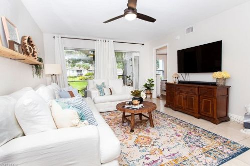 1330 Derbyshire Ct, Naples FL 34116-3635 exterior