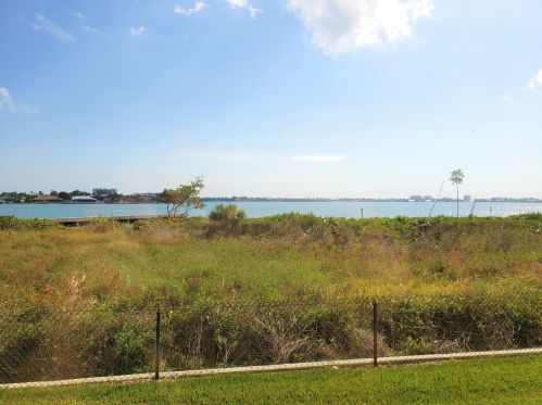 20 Harbour Isle Dr, Fort Pierce, FL 34949-2750