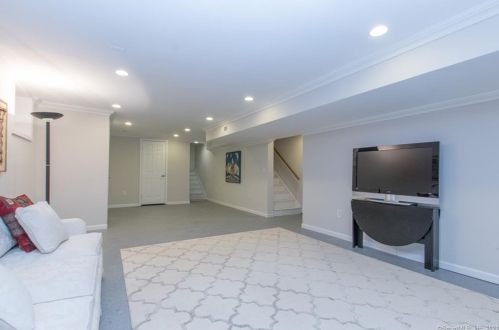 24 Duck Pond Pl, Wilton CT 06897-2704 exterior