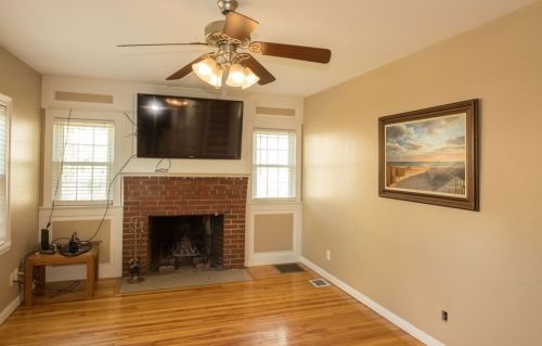 12 Collins St, Danvers MA 01923-2623 exterior