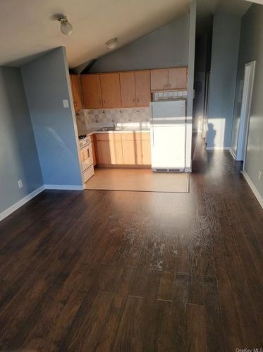 304 Castle Hill Ave, Bronx NY  10473-1607 exterior