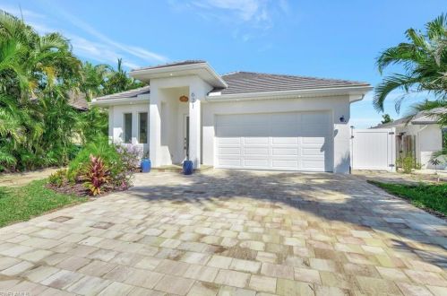 621 105th Ave, Naples, FL 34108-1839