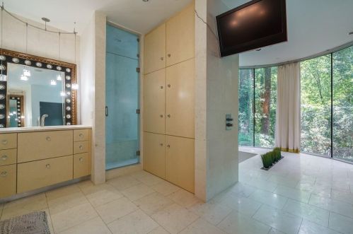 4625 Lk Forrest Dr, Atlanta GA 30342-2216 exterior