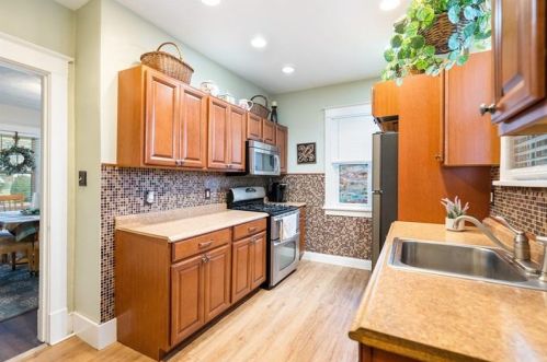 556 Perry Hwy, Pittsburgh PA 15229-2723 exterior