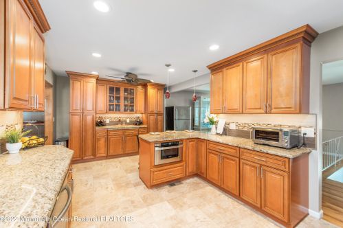 328 Barbara Dr, Point Pleasant Beach NJ 08742-2108 exterior