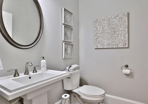 3573 Brookleigh Ln, Atlanta GA 30319-2219 exterior