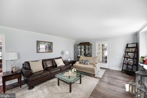 5 Lexington Ave, Pittsburgh PA 15215-3218 exterior