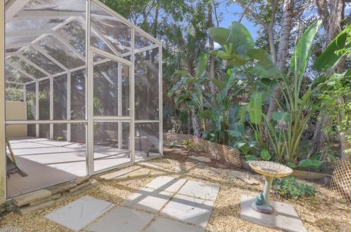 7782 Berkshire Pne Dr, Naples FL 34104-9487 exterior