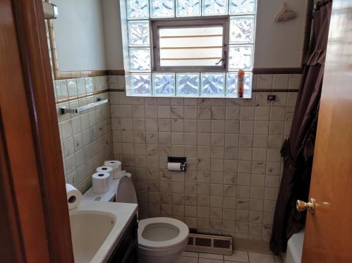 10540 Avenue, Chicago, IL 60617-6313