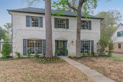 2207 Rolling Meadows Dr, Humble, TX 77339-2361