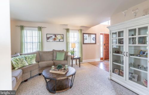 1121 Sunwood Ln, Lancaster PA  17601-7104 exterior