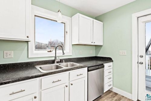 828 7th St, Duluth MN 55805-1236 exterior