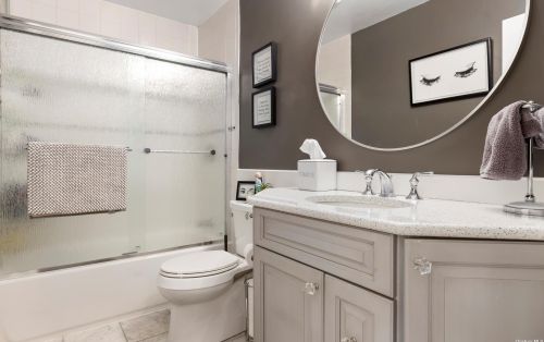 8 Lynhaven Pl, Commack NY 11725-3107 exterior