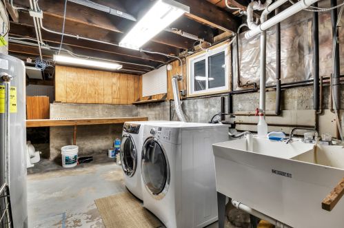 2311 Lunt Ave, Chicago IL  60645-4712 exterior