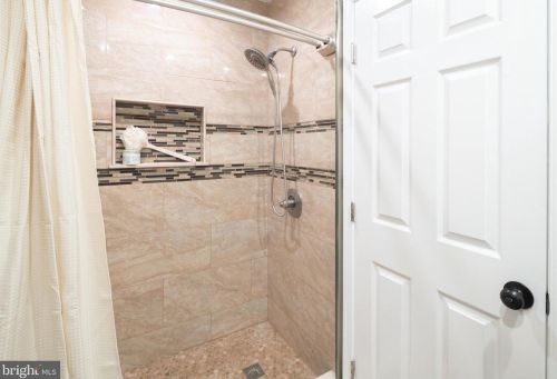 8122 Dorcas St, Philadelphia PA 19111-4112 exterior