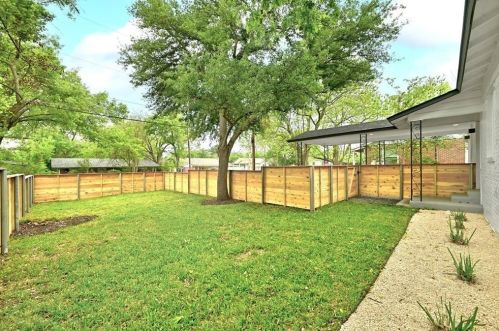 608 Croslin St, Austin TX 78752-2320 exterior