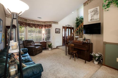 105 Goodell Rd, Folsom CA 95630-5221 exterior