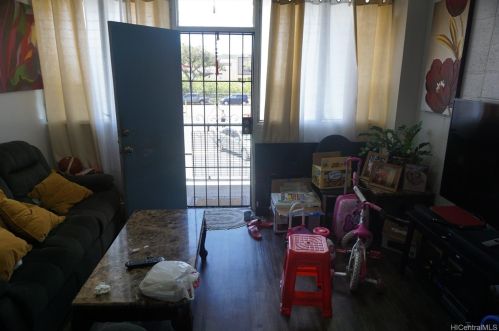 1101 Kokea St, Honolulu HI  96817-3401 exterior