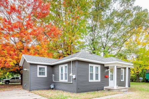 625 Glen Ct, Meskegon, MI 49442-2042