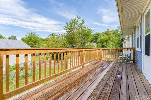 1 Charles Ct, Edison NJ 08820-2818 exterior